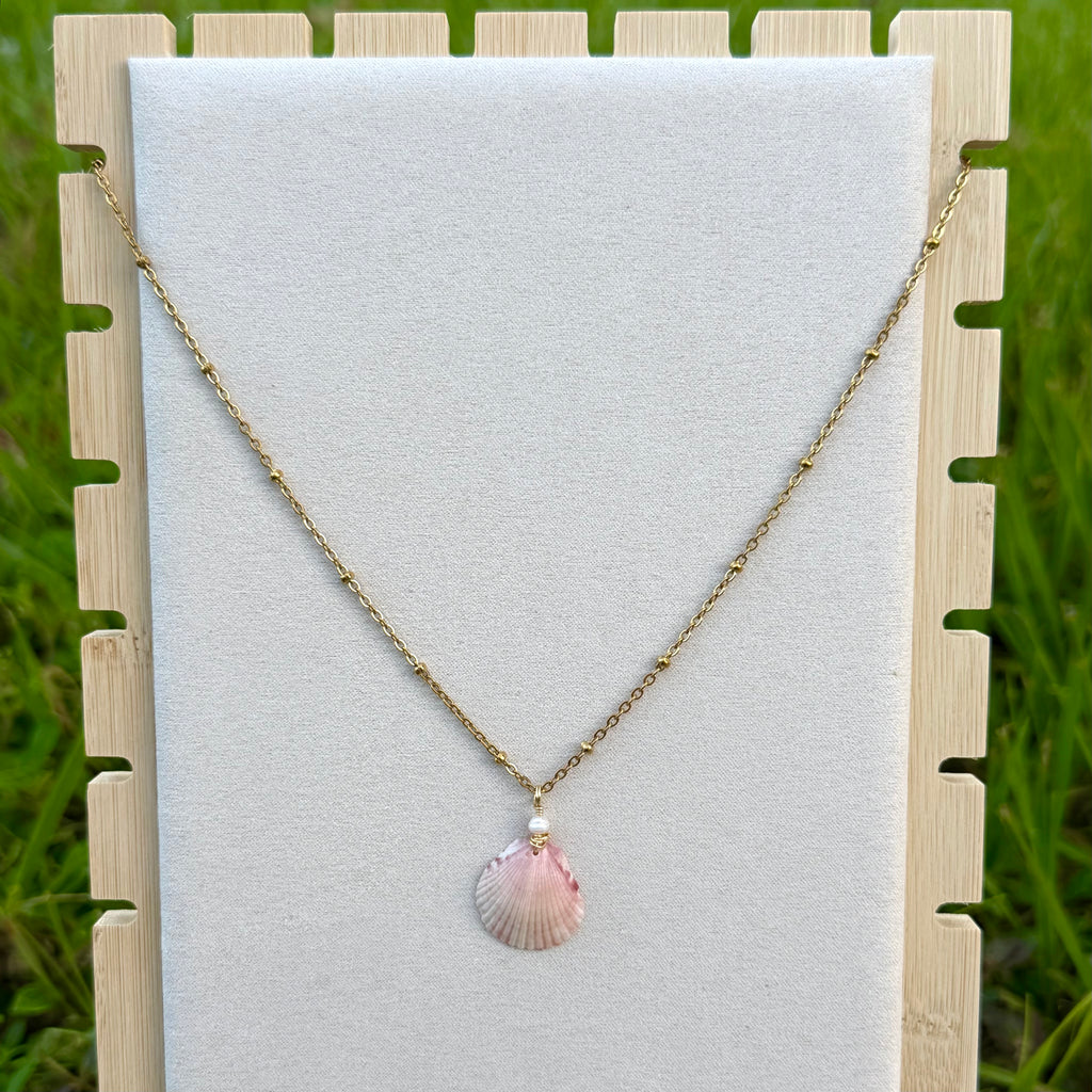 SHELL CHASER NECKLACE