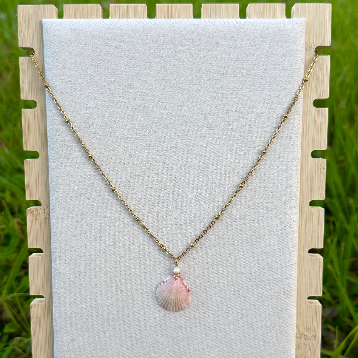 SHELL CHASER NECKLACE