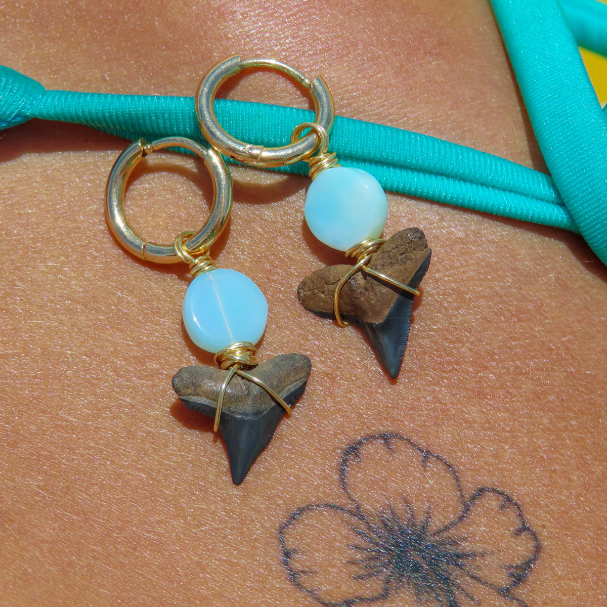 PAOLA HUGGIE HOOPS