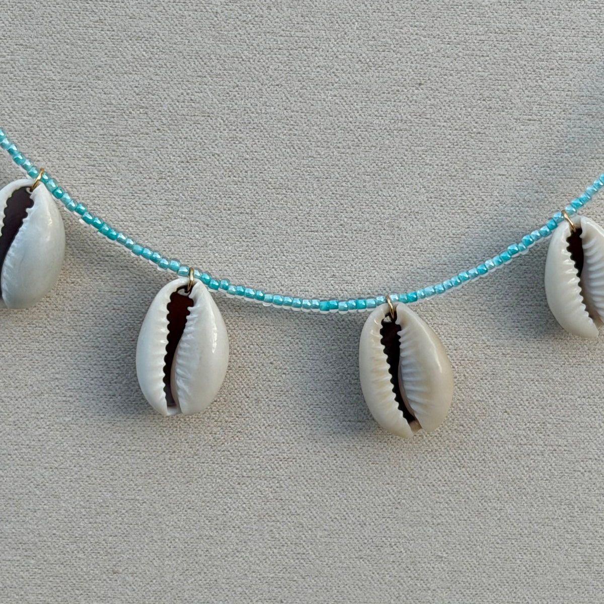 ISLAND GIRL CHOKER NECKLACE