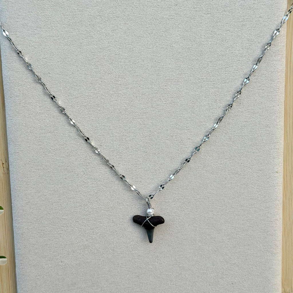 WAVE CHASER NECKLACE