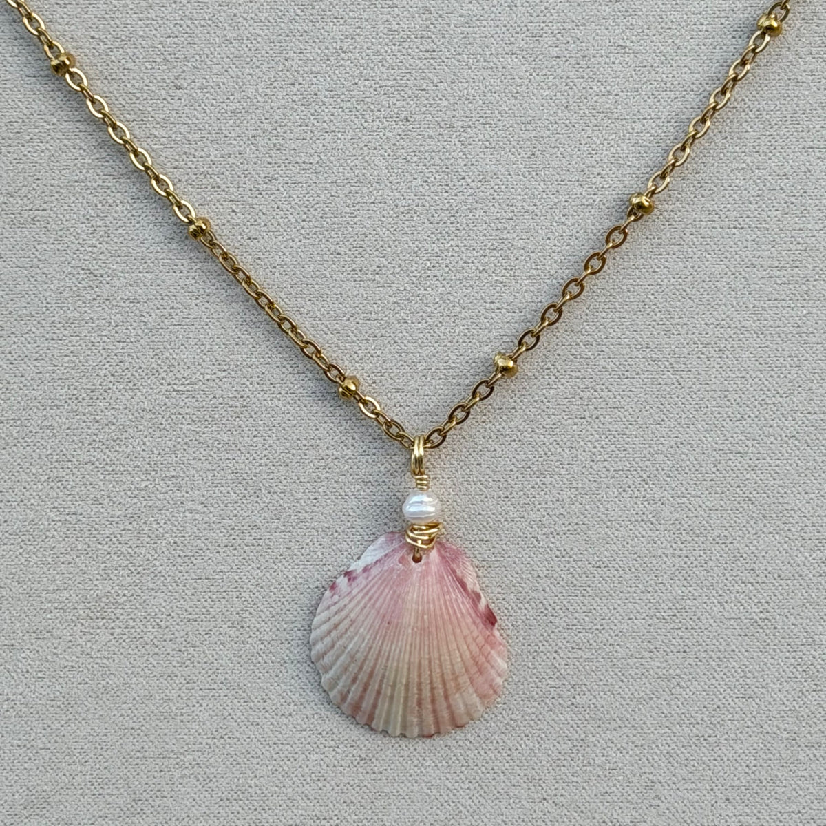 SHELL CHASER NECKLACE