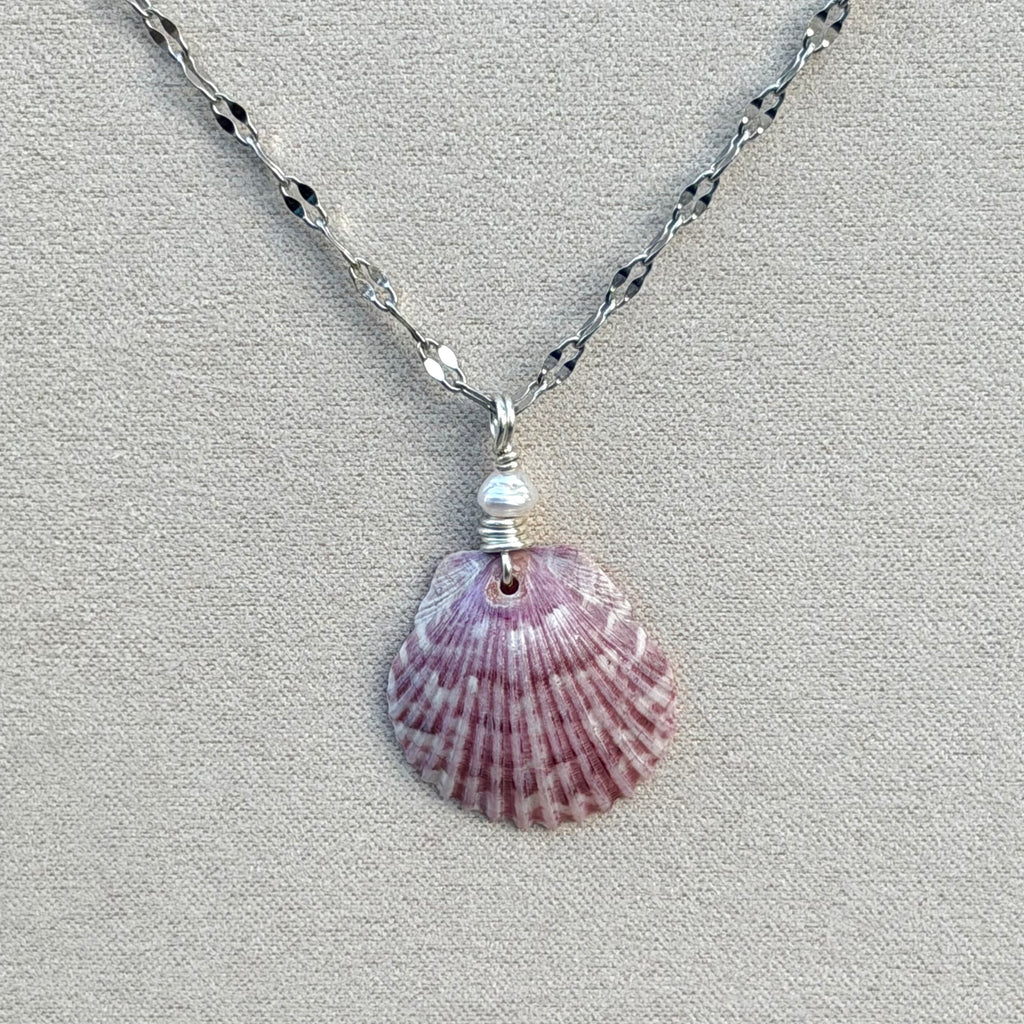 SHELL CHASER NECKLACE