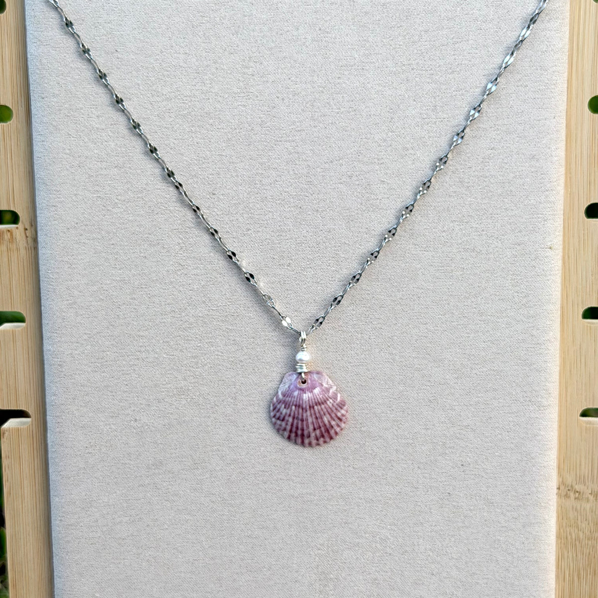 SHELL CHASER NECKLACE