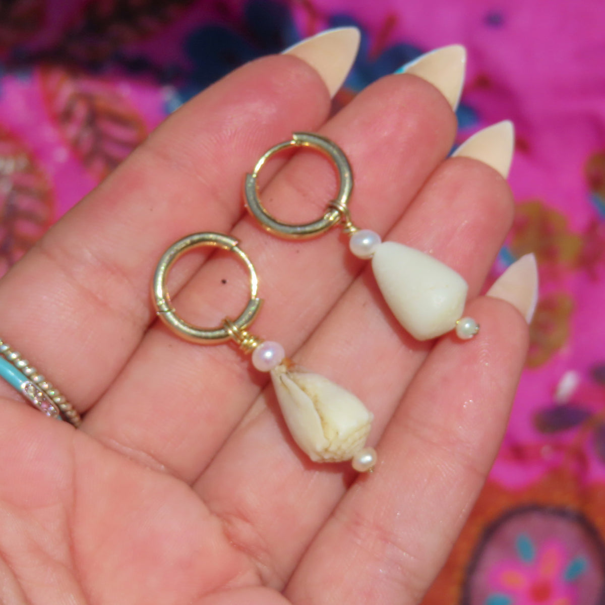 VACAY HUGGIE HOOPS