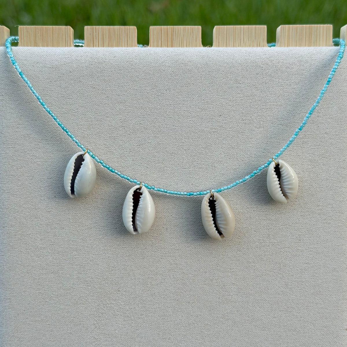 ISLAND GIRL CHOKER NECKLACE