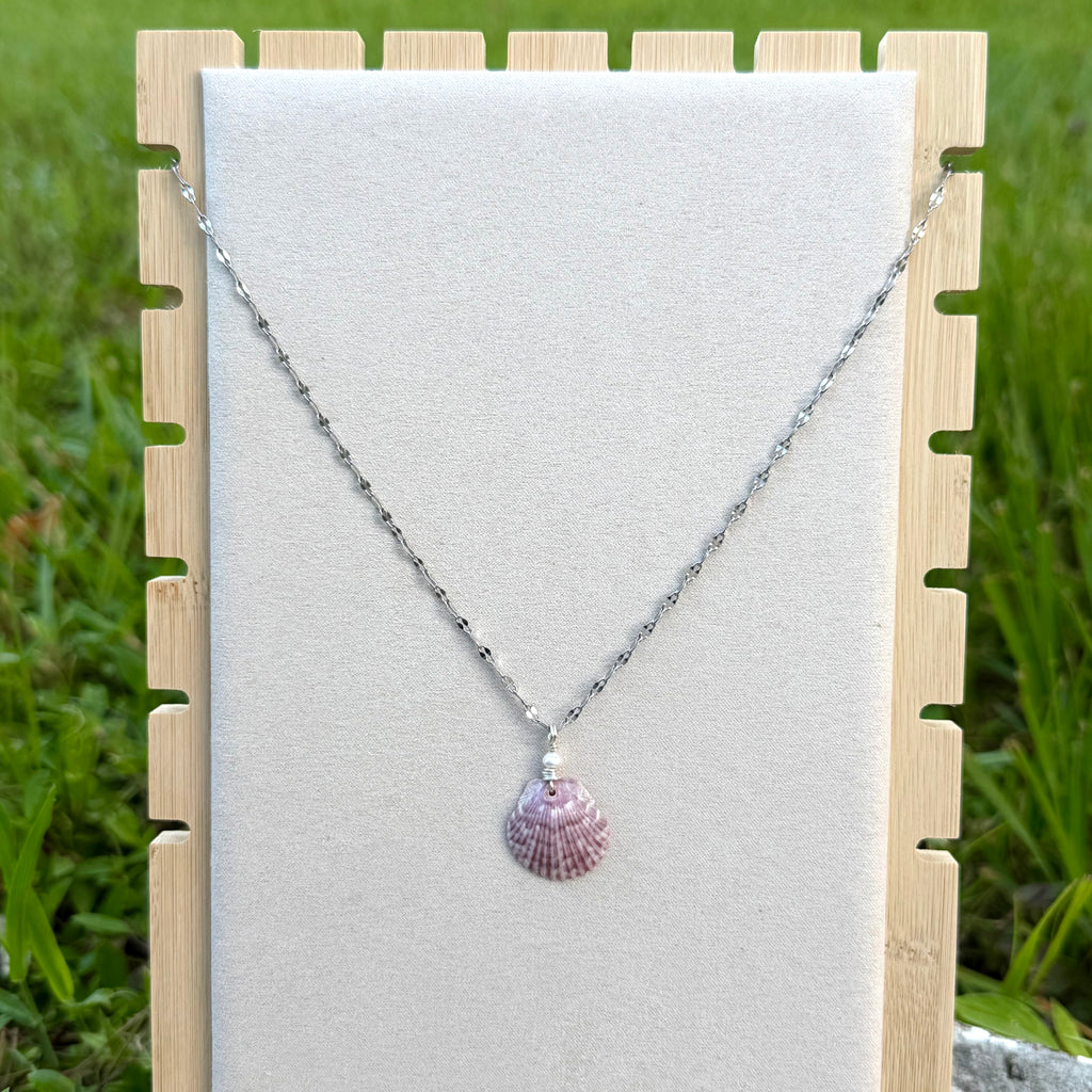 SHELL CHASER NECKLACE