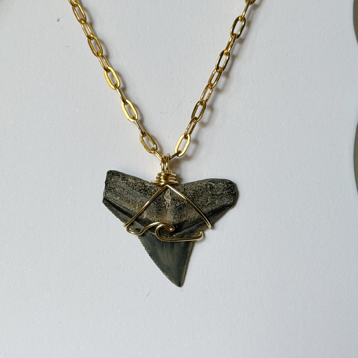 BASIC WAVE NEECKLACE